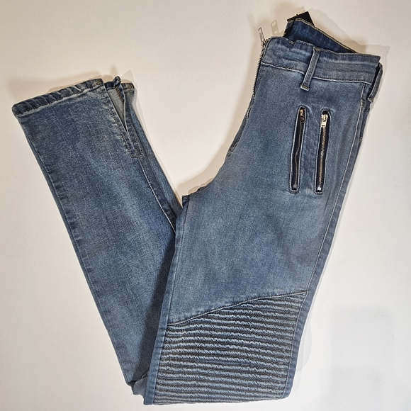 Boohoo Womens Size 6 Light Wash Slim Fit Biker Jeans Zip Pocket High Rise Ribbed - Picture 1 of 16